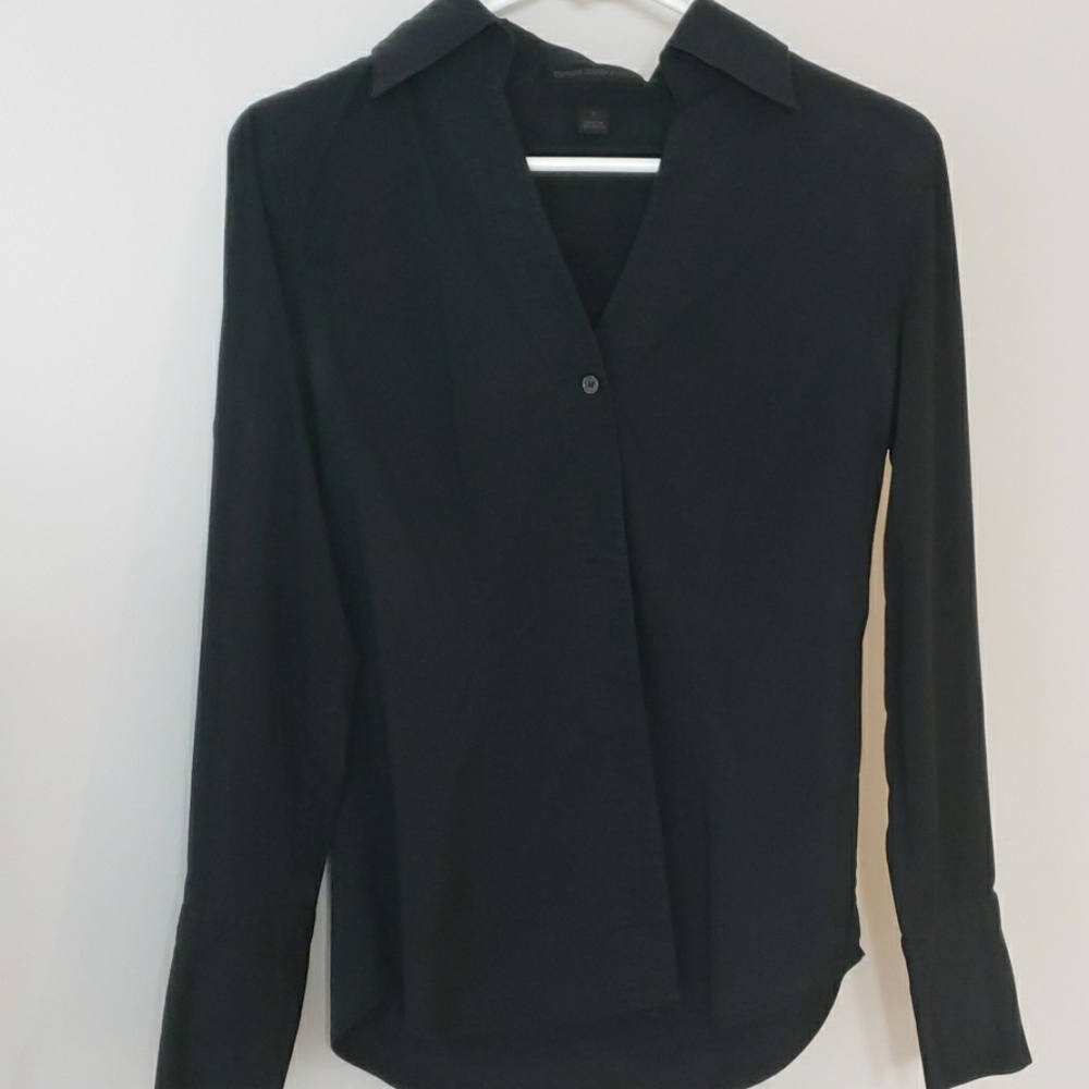 🌺🌹3/$20 Lovely Express Design Studio Black Shirt